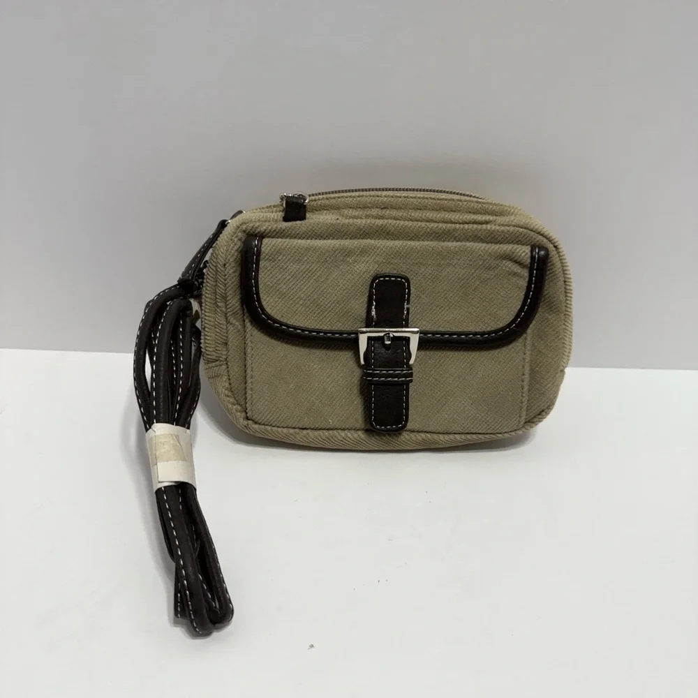 New Stylish Tan Crossbody / Fanny Pack Bag, Perfect For Traveling